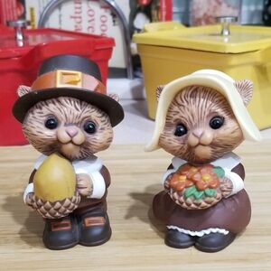Hallmark Thanksgiving Squirrels Salt And‎ Pepper Shakers Set EUC
